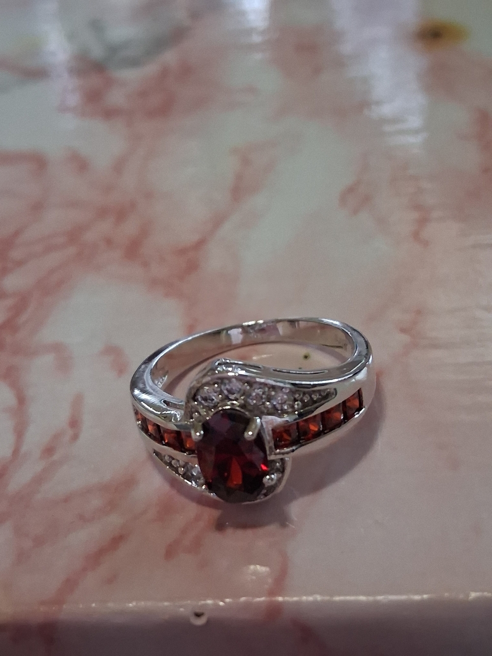 White Gold 10 K Garnet-Red Oval Gemstone Ring